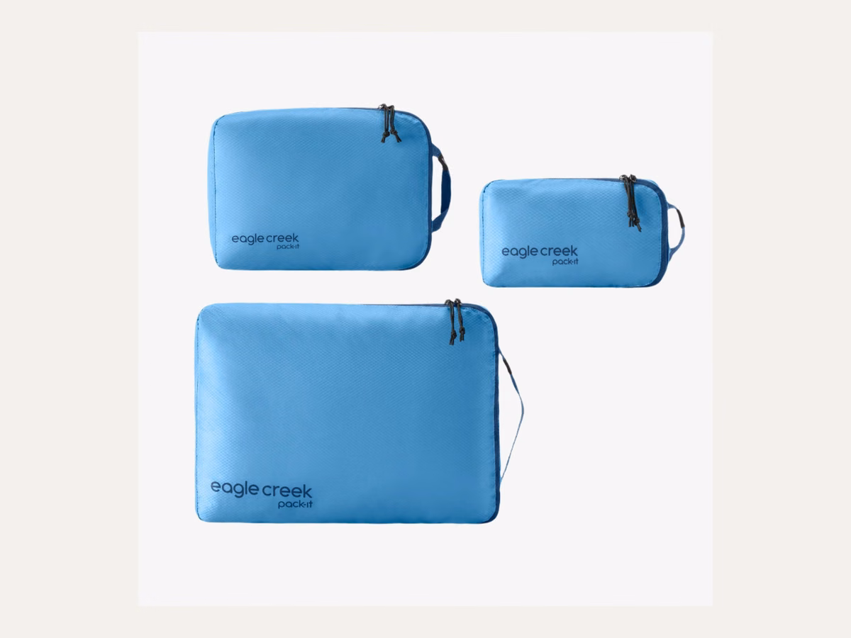 Eagle Creek Pack-It Isolate packing cubes in blue